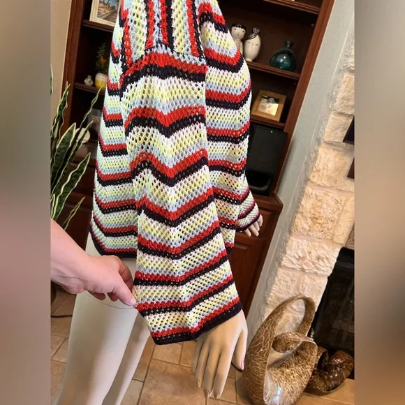 Lumiere Crochet Bell Sleeve Cropped Sweater Size L - Picture 4 of 9